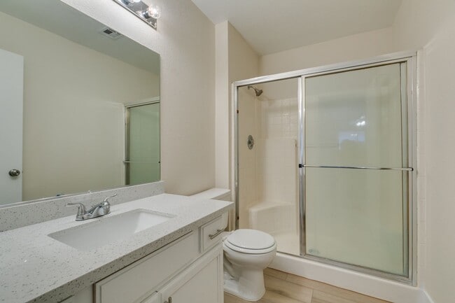 Building Photo - Charming 3-Bed, 2-Bath Single-Story Home i...