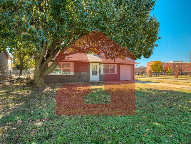 Building Photo - 224 W 5th St