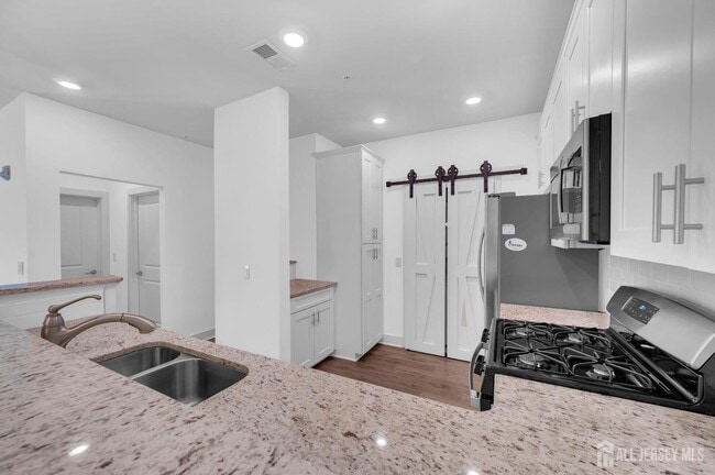 Building Photo - 617 Marion Ln