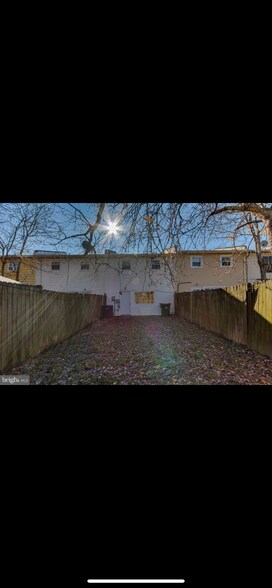 Building Photo - 905 Bellows Ave