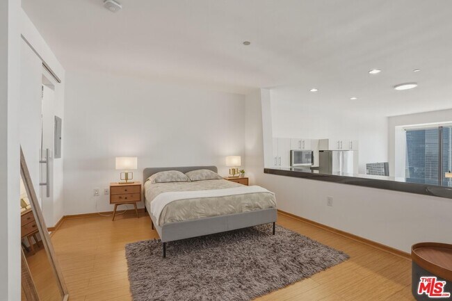 Building Photo - 1100 Wilshire Blvd