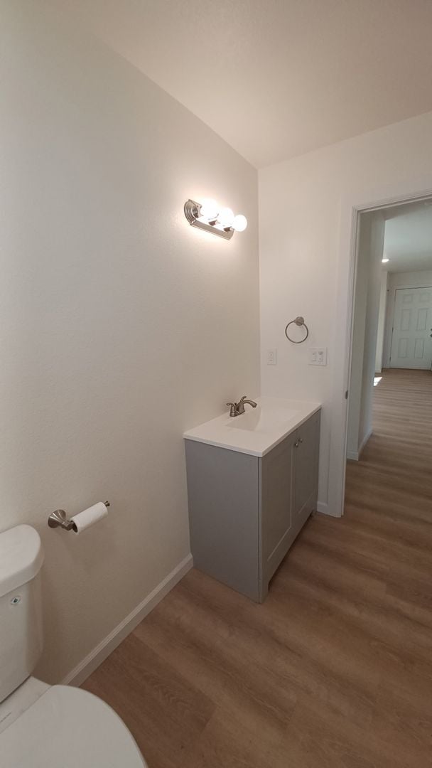 Building Photo - Modern 2 Bed/1 Bath Home, All Utilities In...