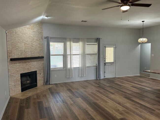 Building Photo - 5212 Blackwood Dr