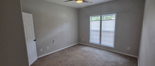 Building Photo - 5982 Fox Ridge Ln