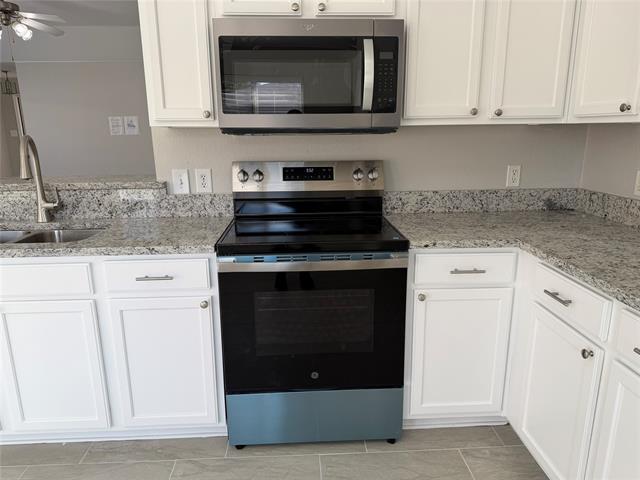 Building Photo - 220 Bonsai Dr