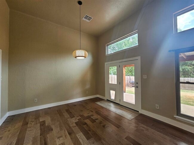 Building Photo - 2309 NE Turtle Creek Dr