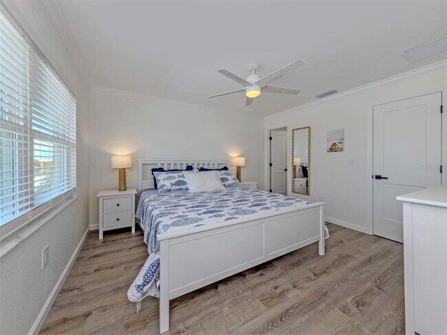 Building Photo - 1400 Tarpon Center Dr