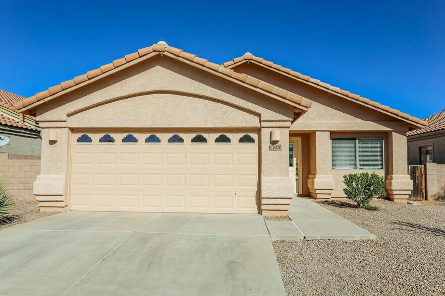 Primary Photo - 7016 W Dupont Way