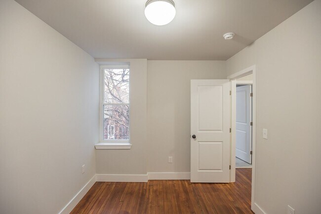 Building Photo - 1227 S Peach St
