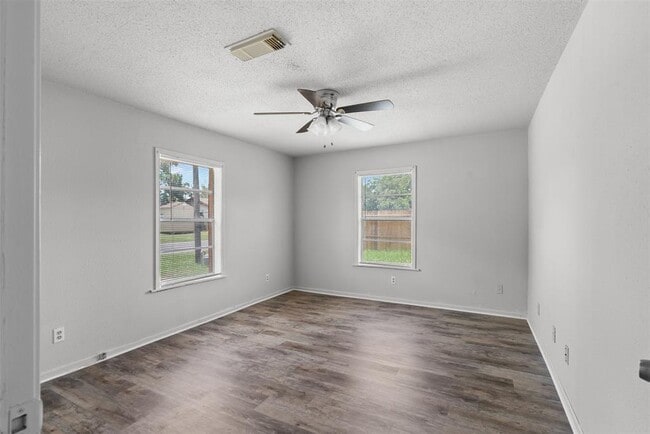 Building Photo - 815 Rugeley St