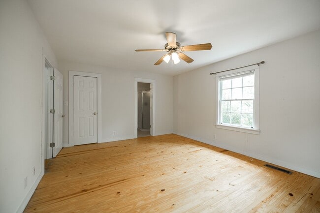 Building Photo - 1273 E Broad St