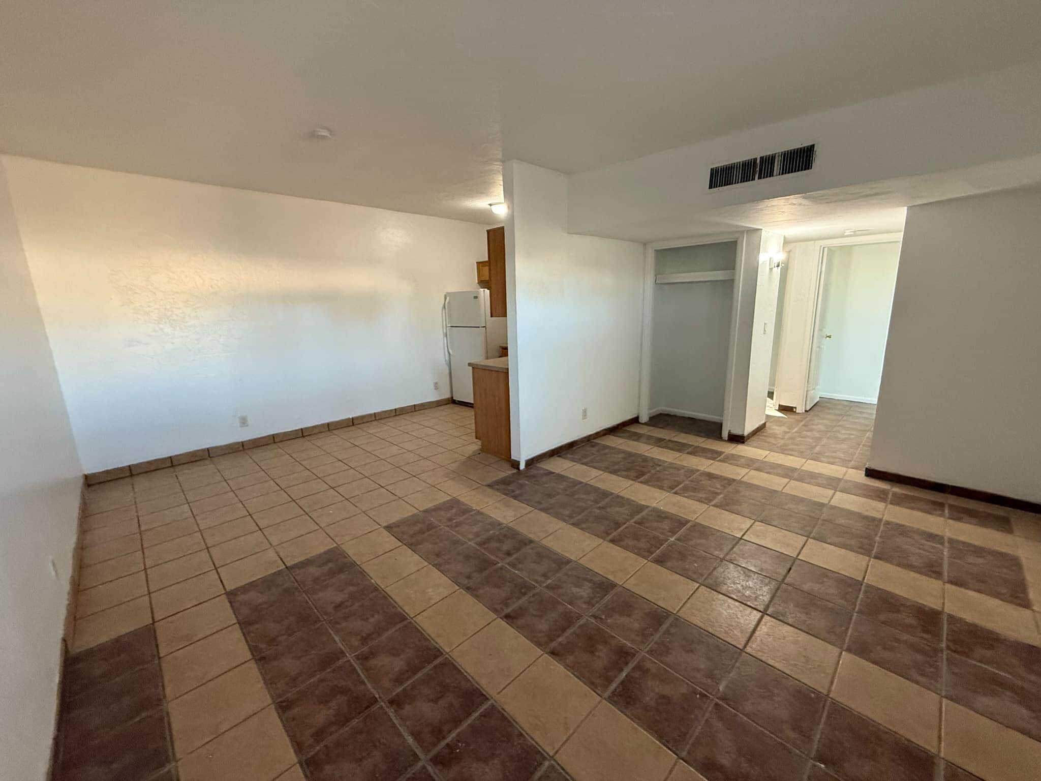 Building Photo - 2419 N Geronimo Ave