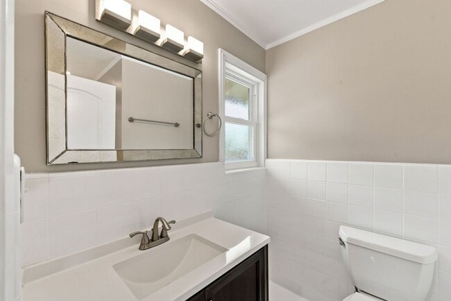 Building Photo - 10700 Farallone Dr