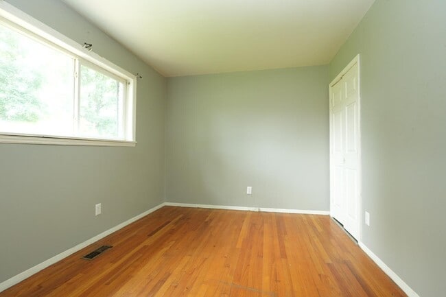 Building Photo - 2912 Cedarhurst Dr