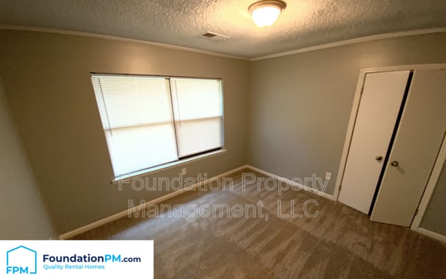 Building Photo - 327 Anthony St