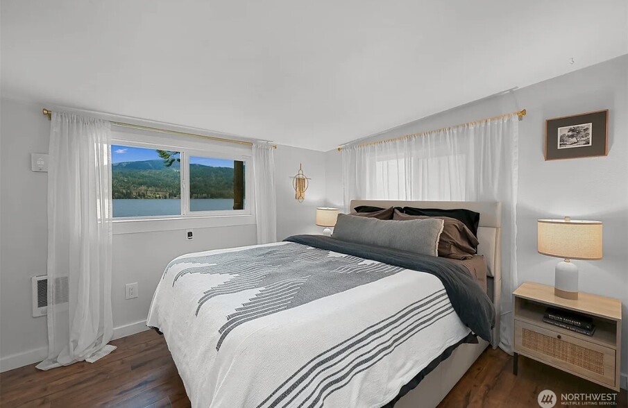 Building Photo - 2562 Lake Whatcom Blvd