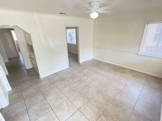 Building Photo - 5769 Eugene St