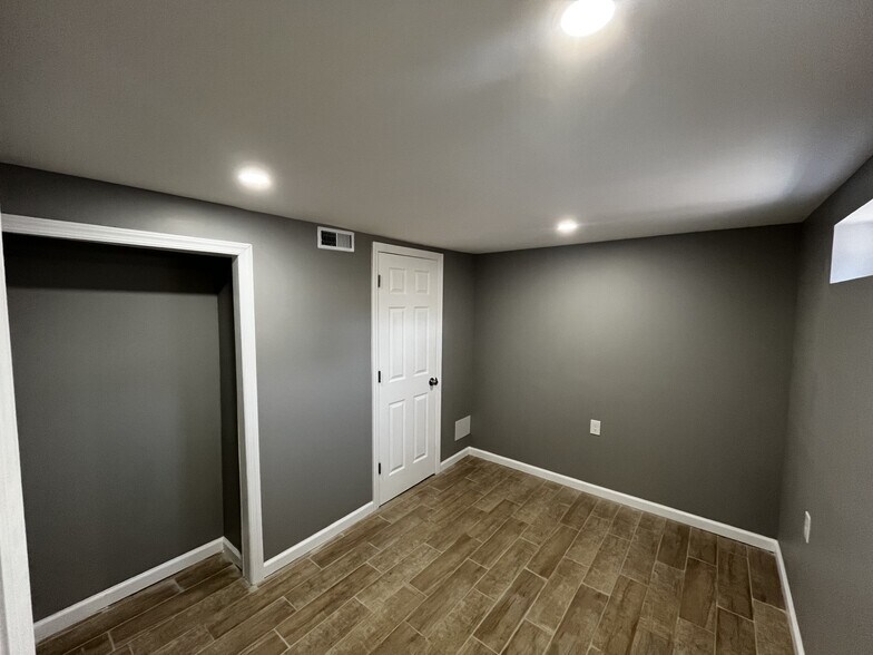 Building Photo - 280 S Boulevard