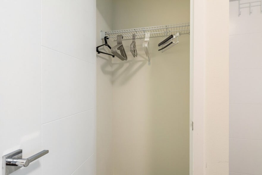 Building Photo - 9413 Roosevelt Way NE