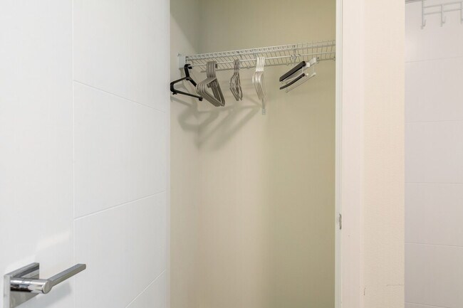 Building Photo - 9413A Roosevelt Way NE