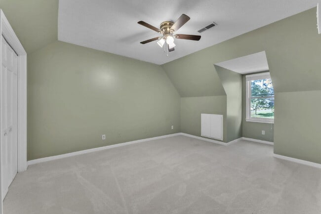 Building Photo - Spacious 4-Bed, 4-Bath Rental Home with Lake Views in Belle Terre Acres