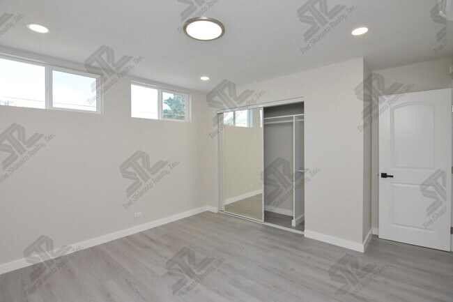 Building Photo - 1236