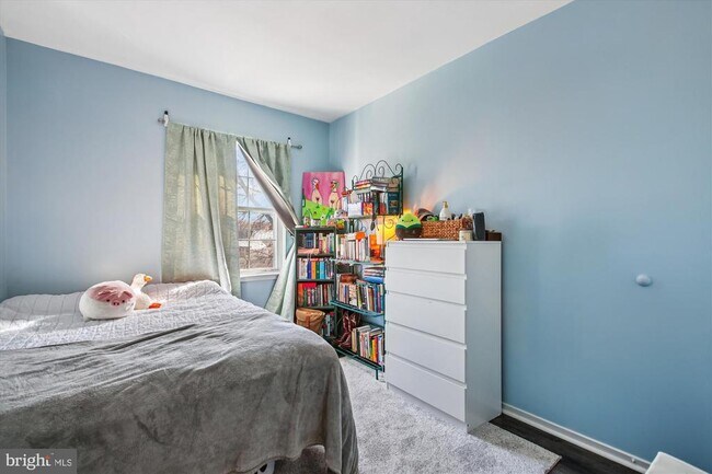 Building Photo - 8703 Village Green Ct