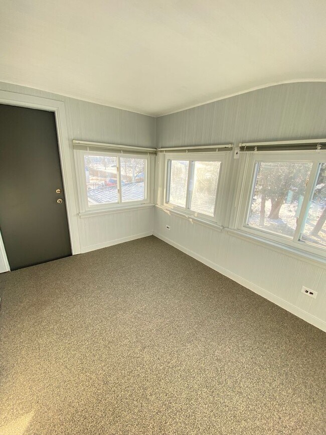 Building Photo - 2409 Omro Rd