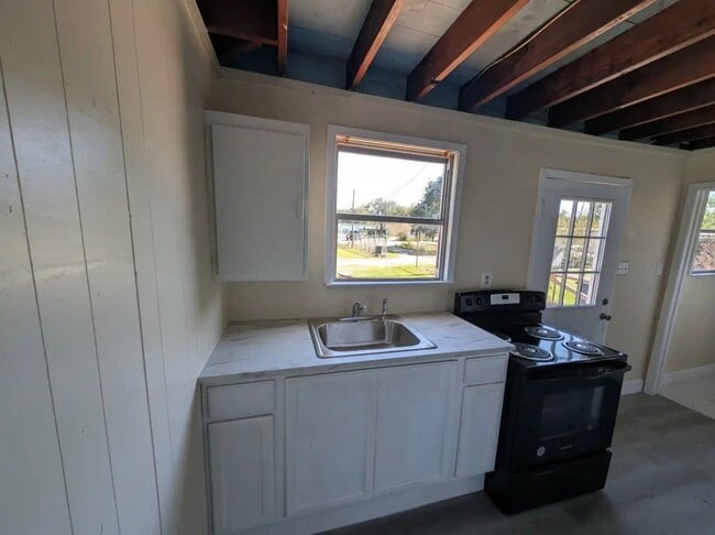 Building Photo - 2600 Shanks Rd