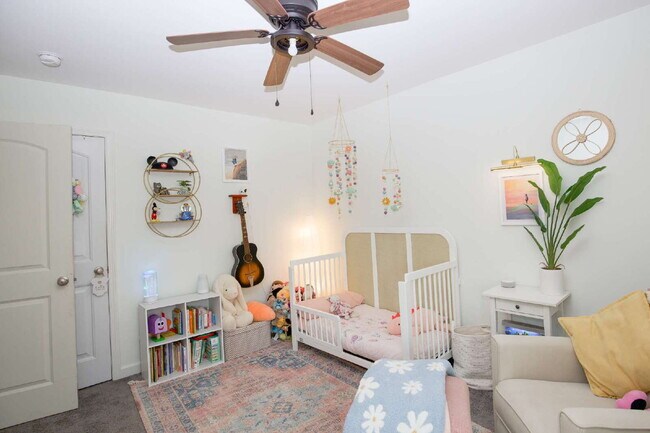 Building Photo - "Charming 3-Bed Home with Granite Elegance on Nessee Street, Fayetteville!"