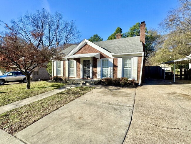 Building Photo - 135 S Greer St