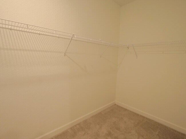 Building Photo - 206 SE Woodbark St