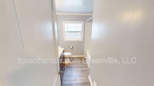 Building Photo - 111 Collins Ave