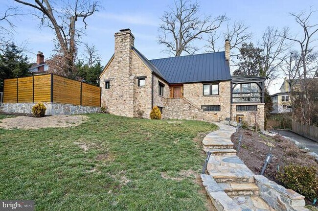 Building Photo - 2347 S Arlington Ridge Rd