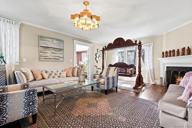 Building Photo - 47 Greenacres Ave