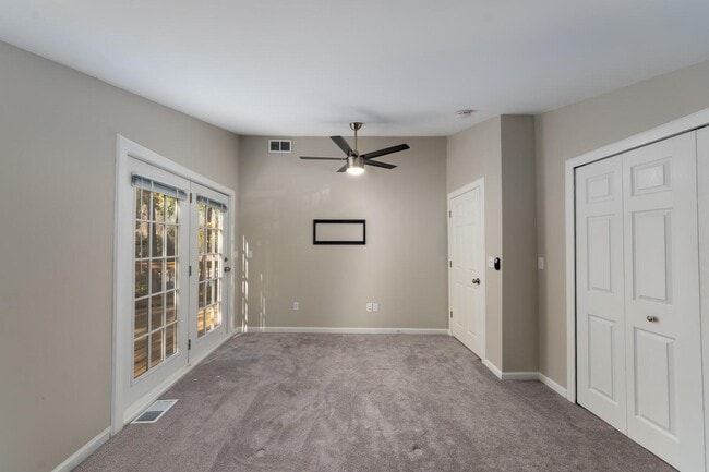 Building Photo - 270 S Center St