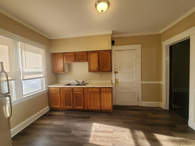 Building Photo - 4219 Daisy Ave