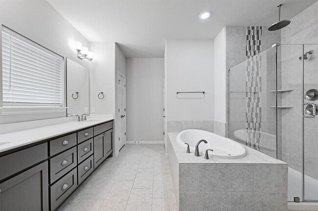 Building Photo - 8816 Mina Dr