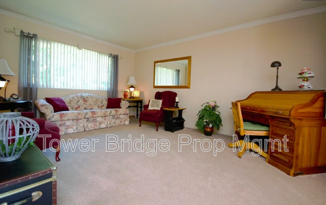 Building Photo - 5680 Reinhold St