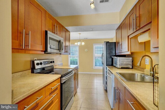 Building Photo - 6389 Fenestra Ct