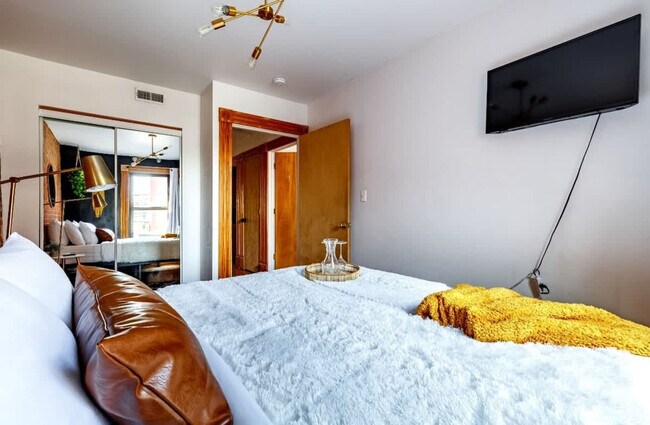 Building Photo - 1180 N High St