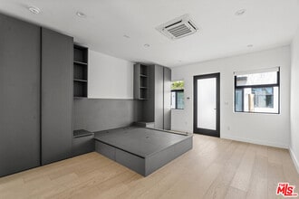 Building Photo - 1325 Cabrillo Ave