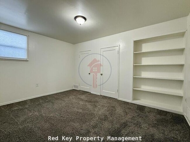 Building Photo - Utah Ave Triplex #2