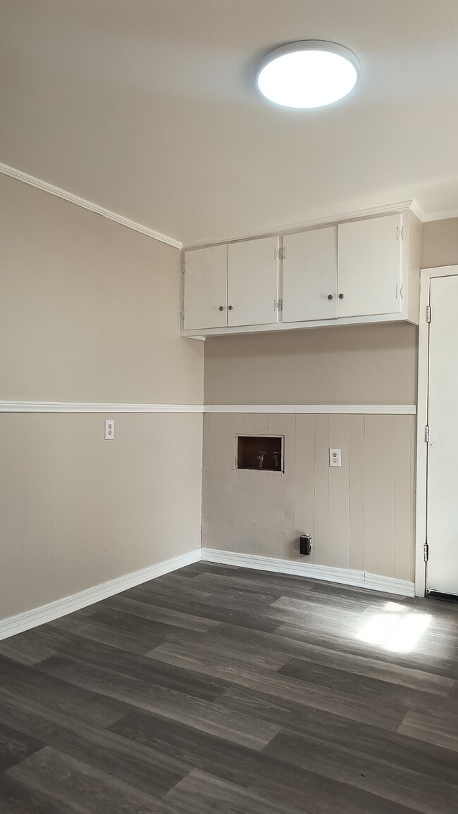 Building Photo - 3109 Daffodil Dr