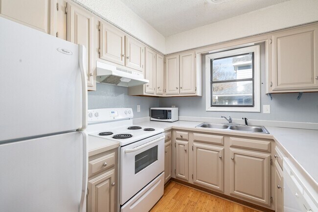 Building Photo - 219 Patane