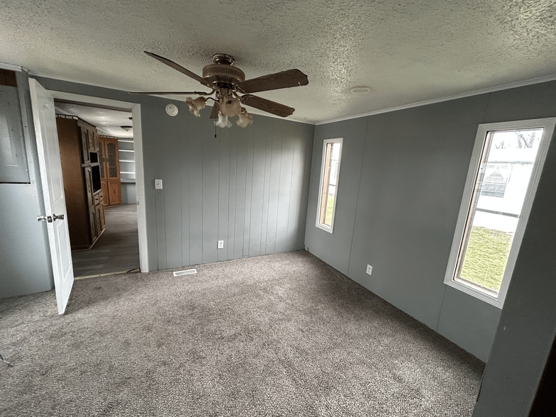 Building Photo - 7601 N Hwy Vv