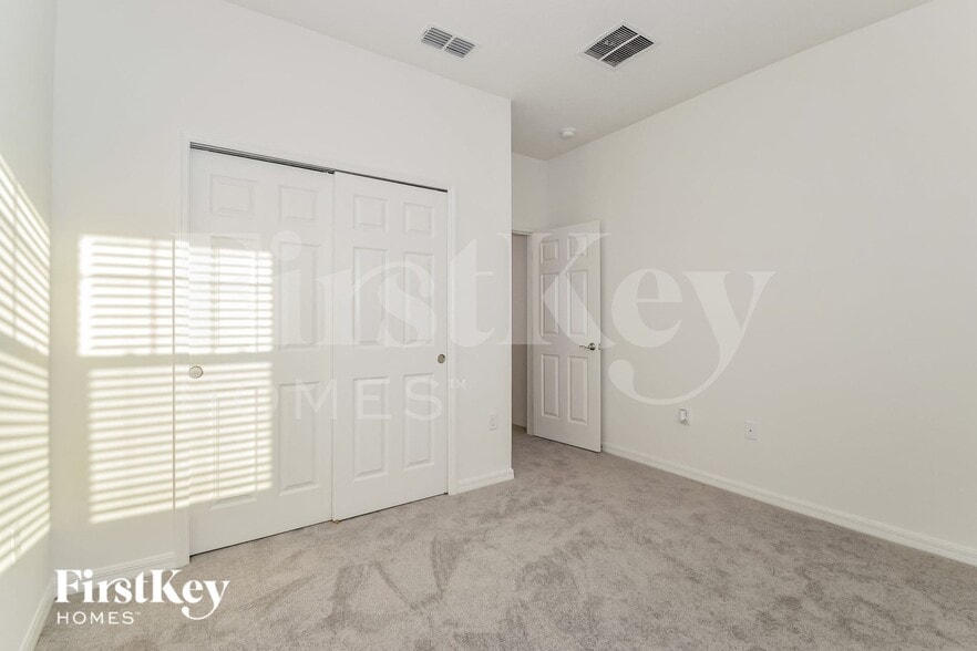 Building Photo - 327 Corbel Ln