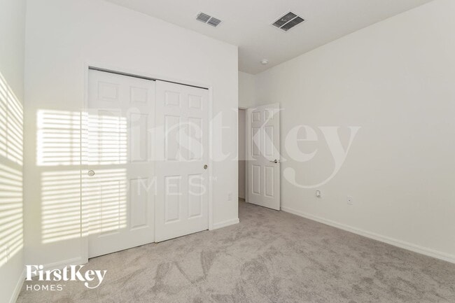 Building Photo - 327 Corbel Ln