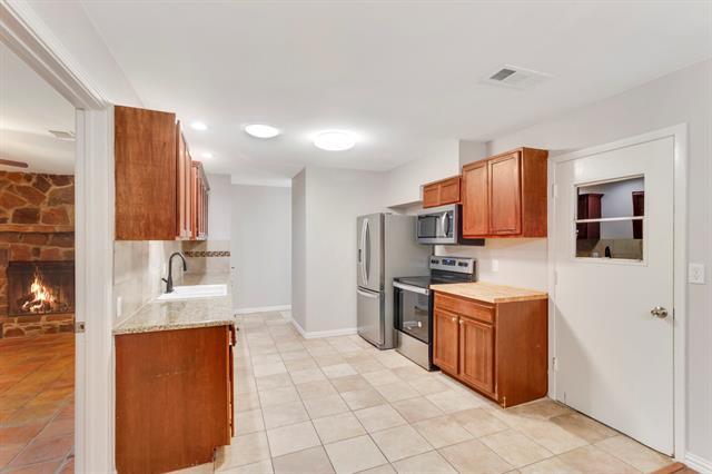 Building Photo - 821 Wisteria Way