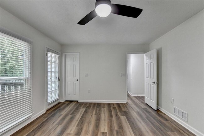 Building Photo - 1530 Plunketts Rd
